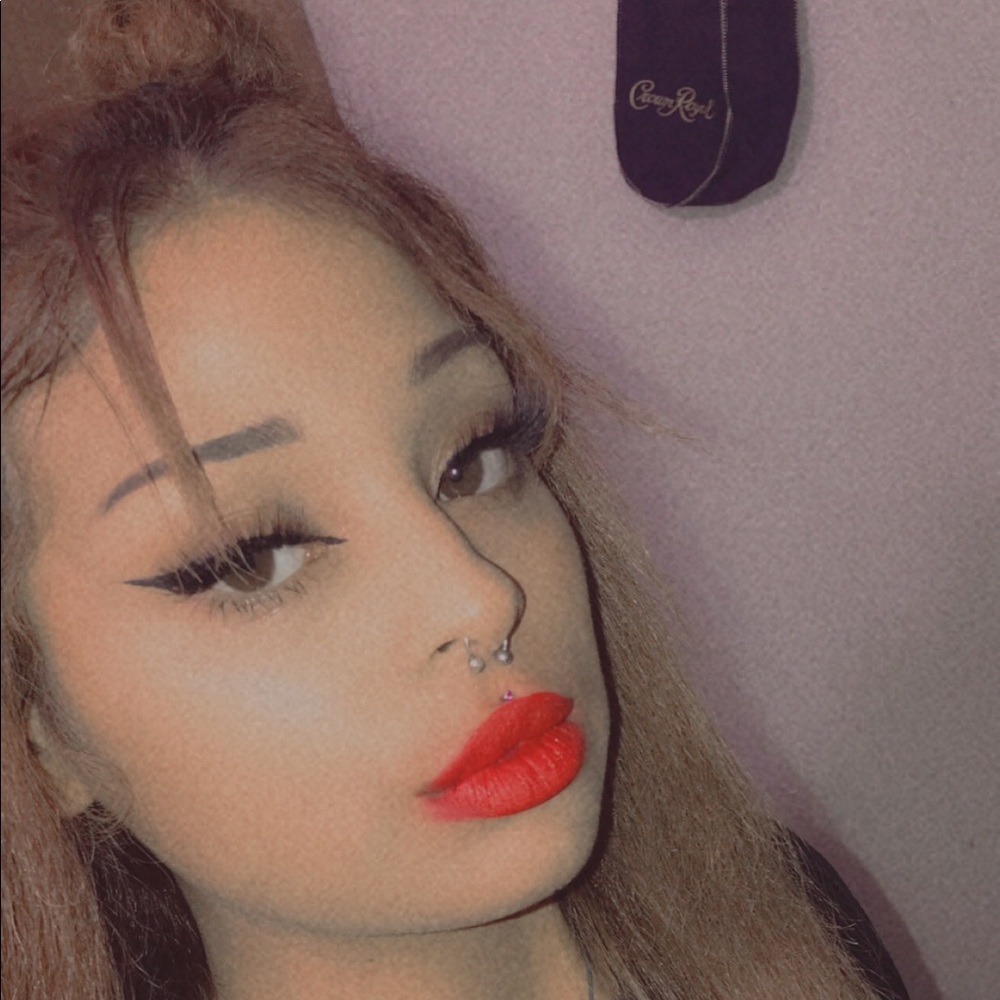 Meet your Posher, Adriana